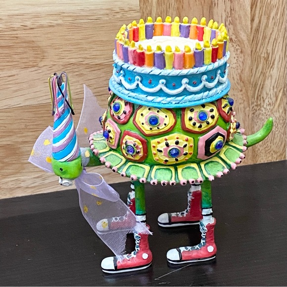 Unique WESTLAND Turtle Red Sneakers Birthday Cake Resin Votive Candle Holder - Picture 1 of 16